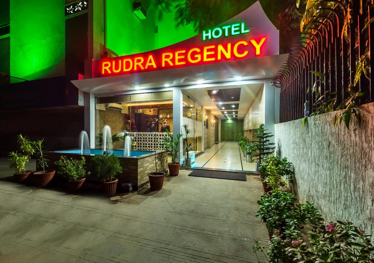 Hotel Rudra Regency อาเมดาบัด ภายนอก รูปภาพ